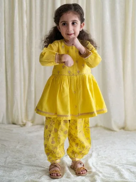 Girls Combo Angrakha Set And Bow Hairclip Gold Print- Yellow